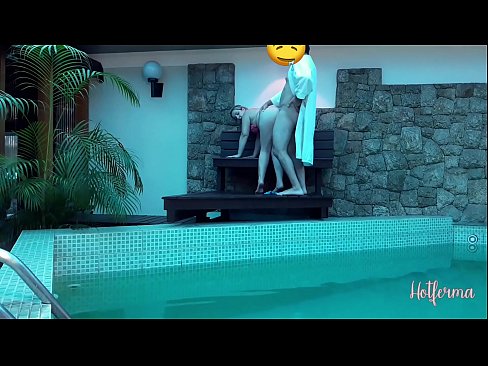 ❤️ El cap convida la criada a la piscina, però no va poder resistir-se a una calor ️❌ Putes al ca.mouthporn.ru ❤